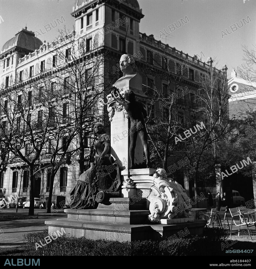 MIGUEL BLAY (1866-1936). MONUMENTO A MESONERO ROMANOS (1803-1882) - 1914 -  FOTOGRAFIA EN BLANCO Y NEGRO - AÑOS 60.