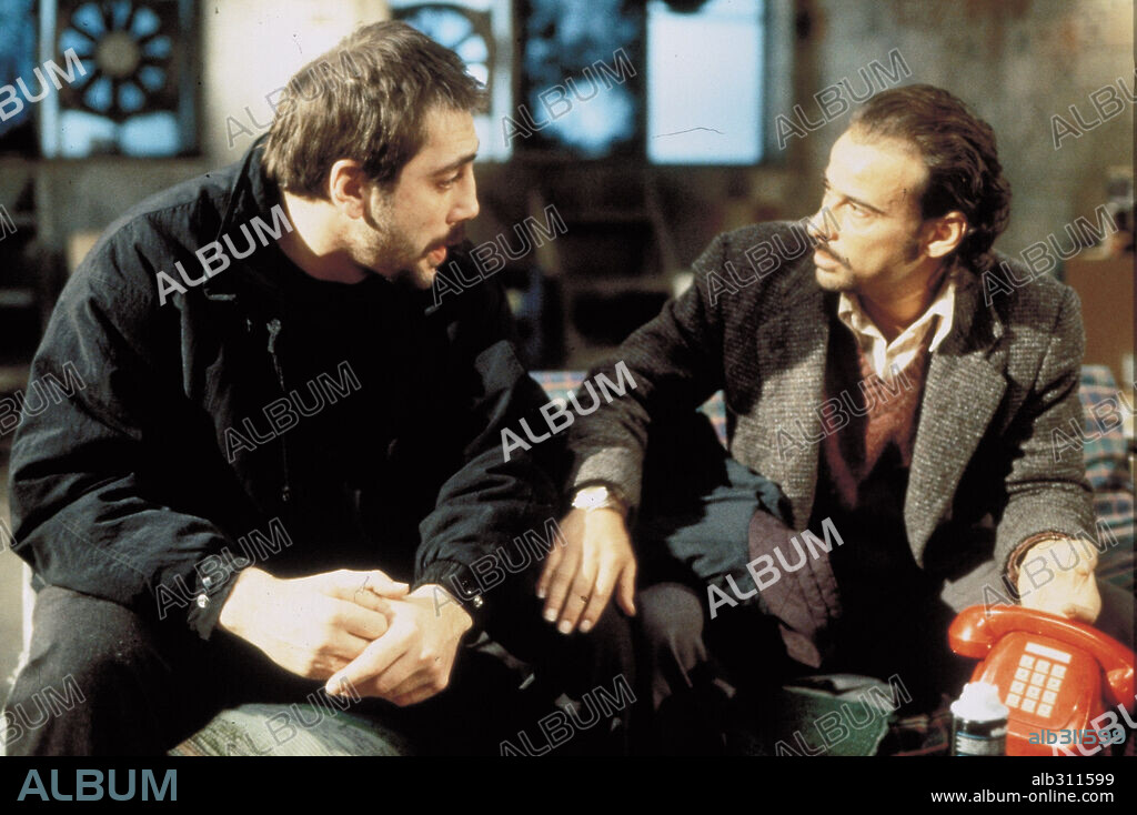 EDUARD FERNANDEZ y JAVIER BARDEM en LOS LOBOS DE WASHINGTON, 1999, dirigida por MARIANO BARROSO. Copyright AURUM/SOGETEL.