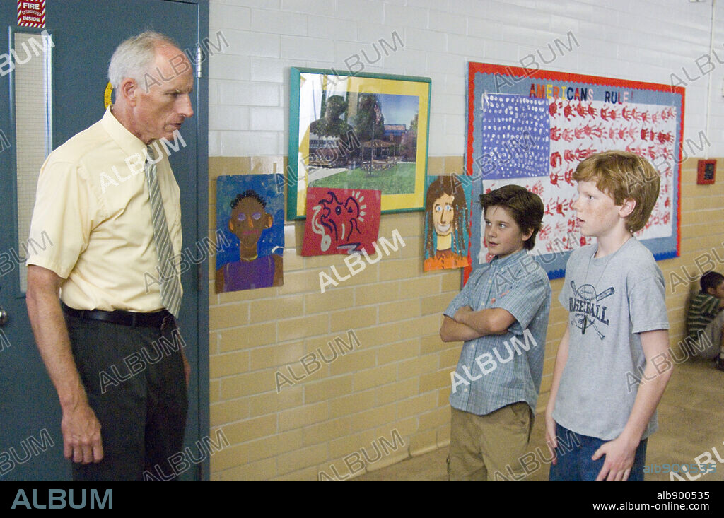 ADAM HICKS, JAMES REBHORN and LUKE BENWARD in HOW TO EAT FRIED WORMS, 2006, directed by BOB DOLMAN. Copyright NEW LINE PRODUCTIONS / REDIN, VAN.