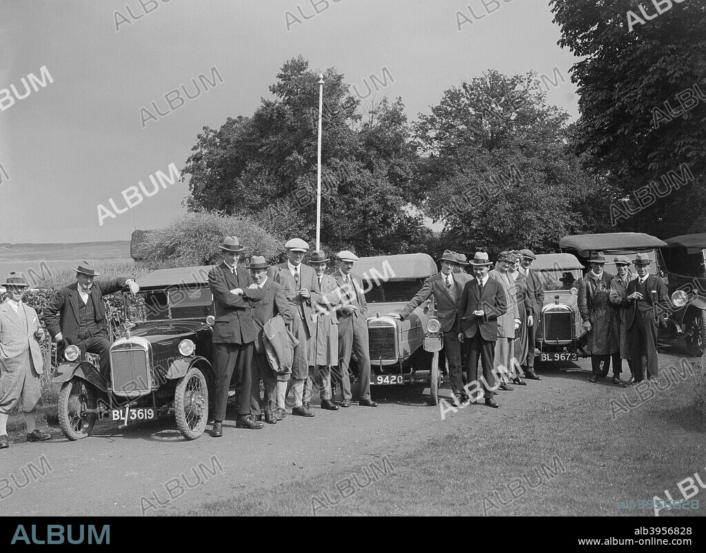 GWK 2-seater. 1370 cc. Reg. No.  BL3619. Centre: GWK 2-seater. 1370 cc. Vehicle Reg. No.  B?L9420. Left: GWK 2-seater. 1370 cc. Reg. No.  BL9673. Frensham Pond Hotel, Surrey.  G.W.K. Frensham demonstration. Date: 31.8.22.