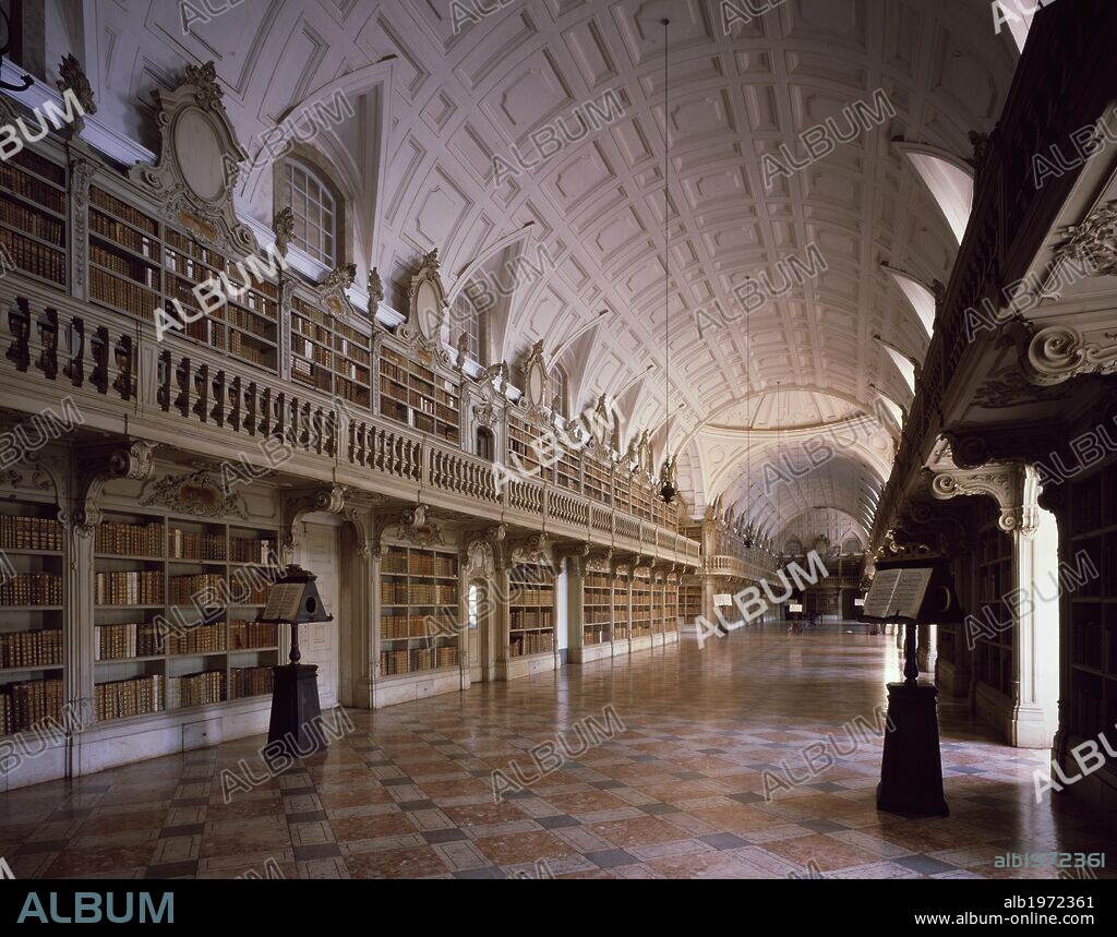 The library of the monastery in the National Palace of Mafra, by architect Johann Friedrich Ludwig. Portugal, 18th century.