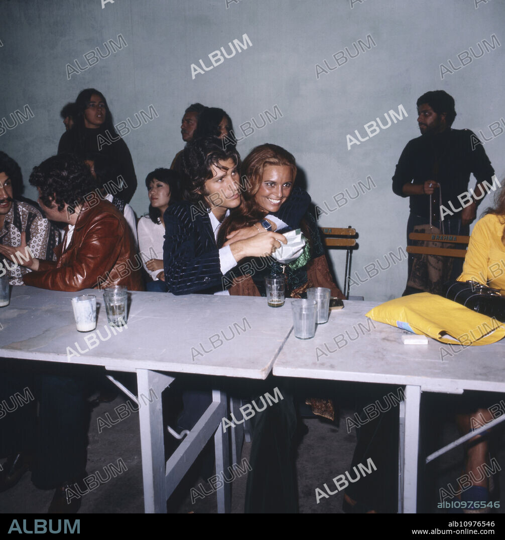 The israeli singer Daliah Lavi together with friends at a Party, Rio de Janeiro Brazil 1970.