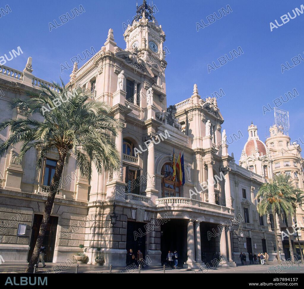 FRANCISCO MORA BERENGUER Y CARLOS CARBONELL. AYUNTAMIENTO DE VALENCIA - SIGLO XX - FOTO AÑOS 90.