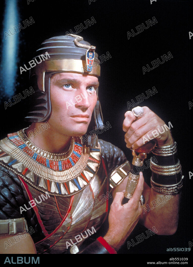 CHARLTON HESTON en LOS DIEZ MANDAMIENTOS, 1956 (THE TEN COMMANDMENTS), dirigida por CECIL B DEMILLE. Copyright PARAMOUNT PICTURES.