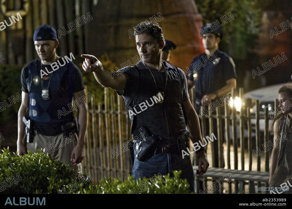 ERIC BANA and JOEL MCHALE in DELIVER US FROM EVIL, 2014, directed by SCOTT DERRICKSON. Copyright JERRY BRUCKHEIMER FILMS.