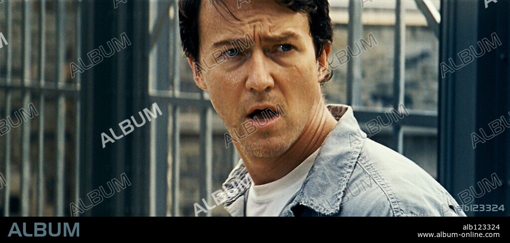 EDWARD NORTON en EL INCREÍBLE HULK, 2008 (THE INCREDIBLE HULK), dirigida por LOUIS LETERRIER. Copyright MARVEL ENTERPRISES/MARVEL STUDIOS/VALHALLA MOTION PICTURES.
