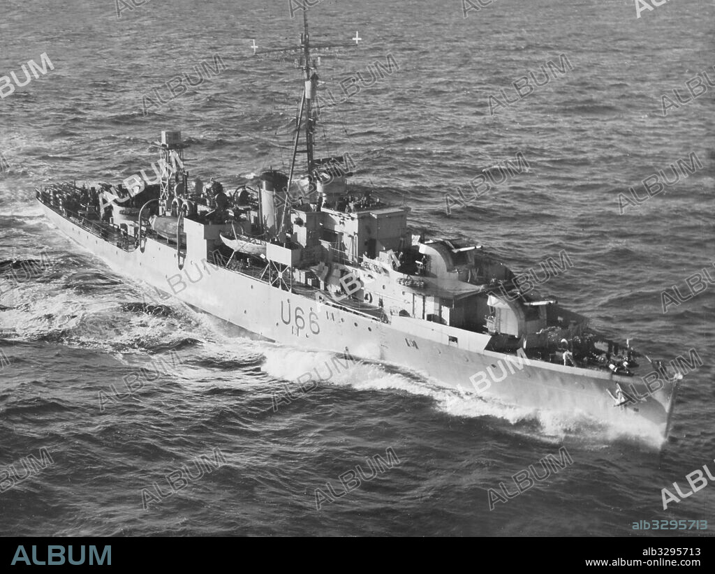 Captain Walker’s command ship, the Black Swan class sloop H.M.S. Starling.1943.