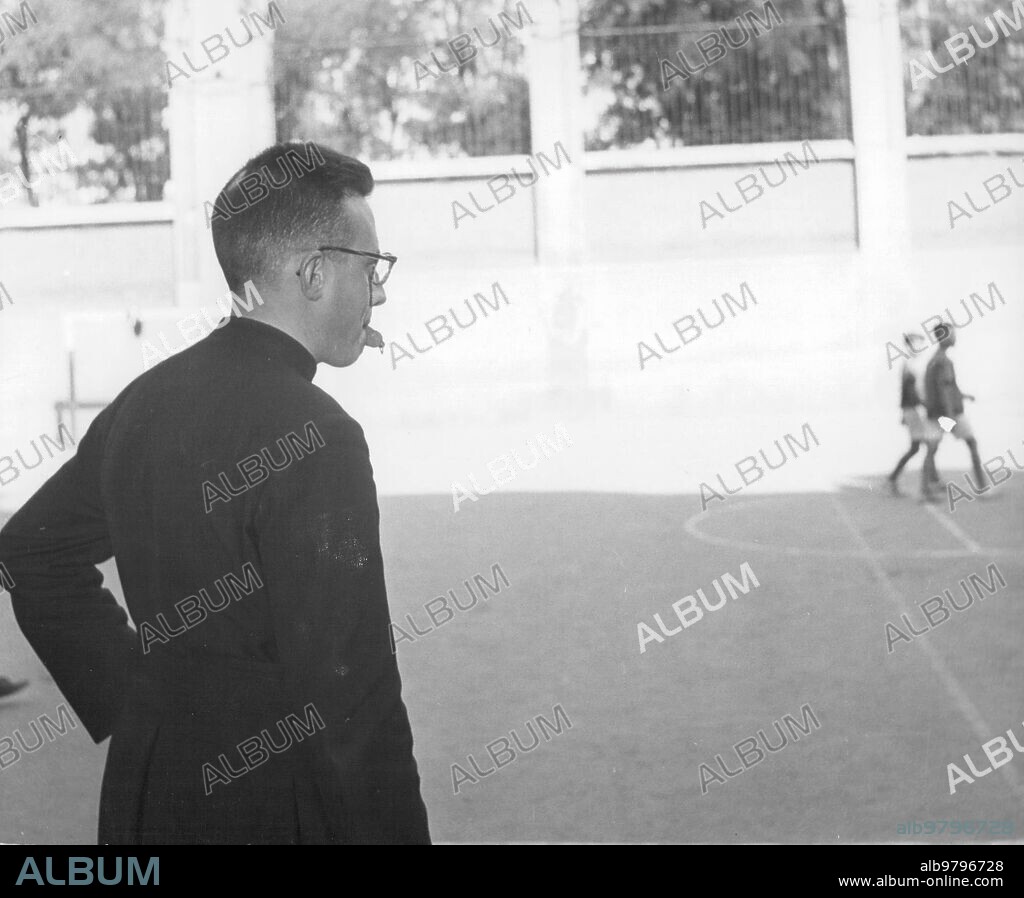 En la Foto, el padre Federico Prieto. Apertura del curso en el colegio de Areneros.
