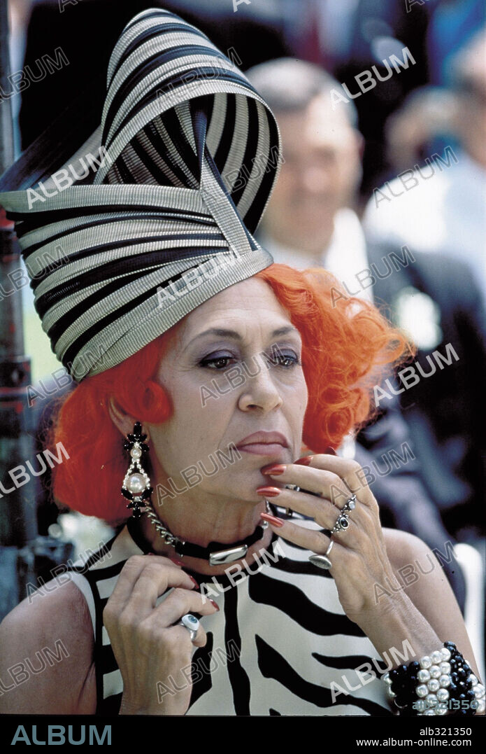PILAR BARDEM en AIRBAG, 1997, dirigida por JUANMA BAJO ULLOA. Copyright ASEGARCE ZINEMA Y MAREA FILMS.