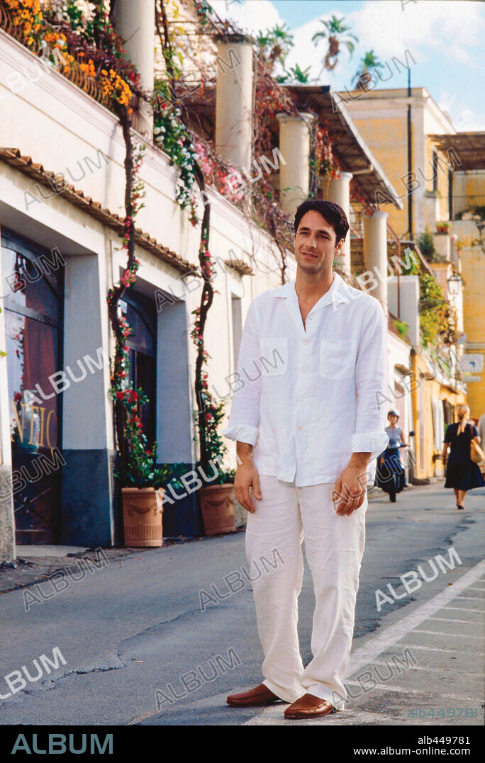 RAOUL BOVA dans UNDER THE TUSCAN SUN, 2003, réalisé par AUDREY WELLS. Copyright BUENA VISTA.