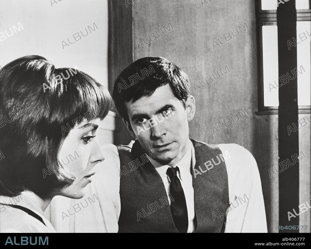 ANTHONY PERKINS and ELSA MARTINELLI in THE TRIAL, 1962 (LE PROCES), directed by ORSON WELLES. Copyright PARIS EUROPA/FICIT/HISA.