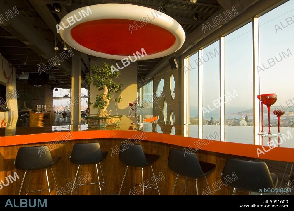 Türkei, Istanbul, Restaurant-Pub 360 in der Istiklal Caddesi, Stadtteil Beyoglu.