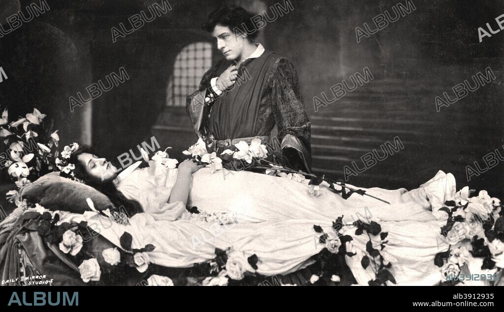 Matheson Lang and Nora Kerin in a scene from Romeo and Juliet, 1908.