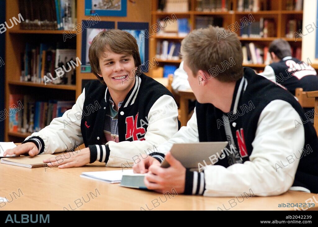 JOHNNY SIMMONS en LAS VENTAJAS DE SER UN MARGINADO, 2012 (THE PERKS OF BEING A WALLFLOWER), dirigida por STEPHEN CHBOSKY. Copyright SUMMIT ENTERTAINMENT.