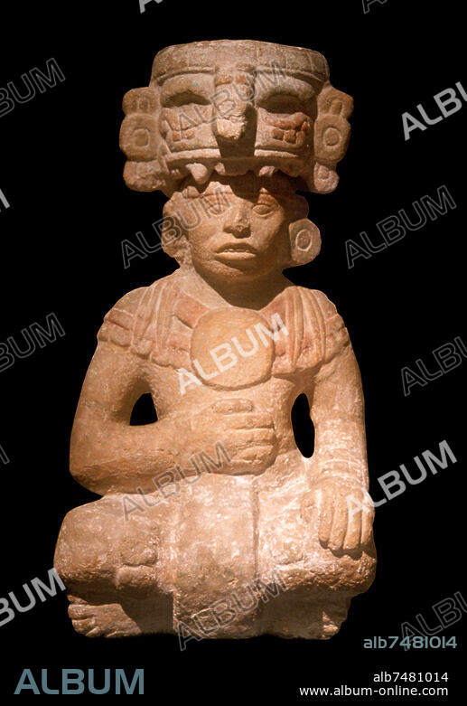 Mayan culture, Endclassic/early postclassic, 900-1250 AD. - Figure with removable headdress. - Limestone. Origin: Chichén Itzá, Yucatán. Merida, Museo Regional de Antropologia.