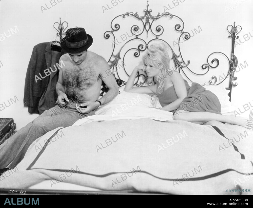 BRIGITTE BARDOT et MICHEL PICCOLI dans LE MEPRIS, 1963, réalisé par JEAN-LUC GODARD. Copyright EMBASSY PICTURES.