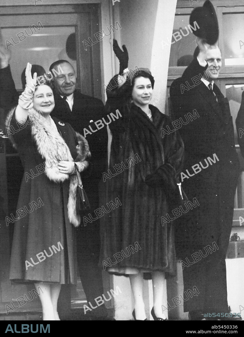 The Queen, the Queen Mother and the Duke of Edinburgh waving goodbye to Princess Margaret at London airport this afternoon. January 31, 1955. (Photo by Daily Mirror).