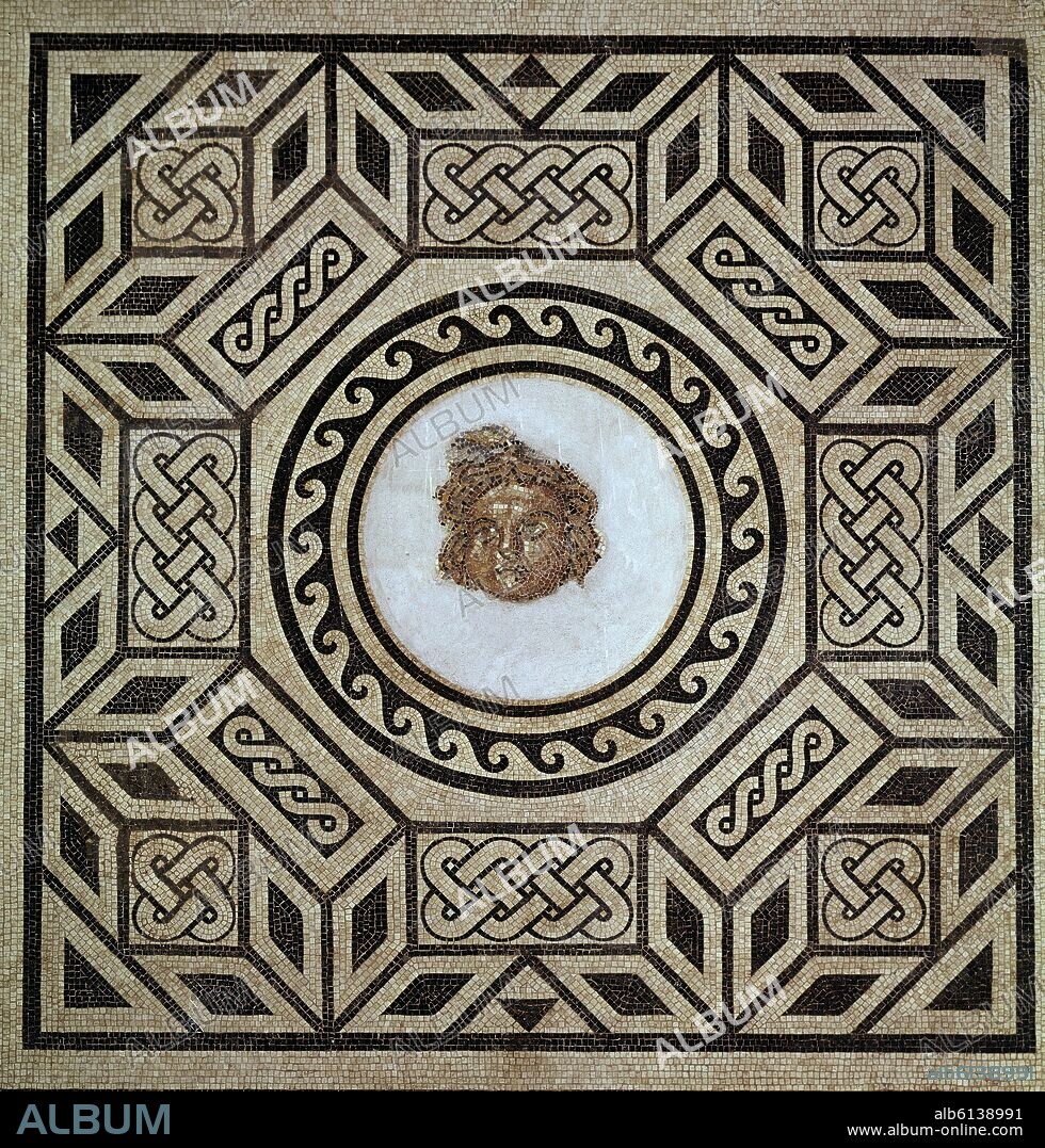 MOSAICO ROMANO GEOMETRICO CON CABEZA INFANTIL.