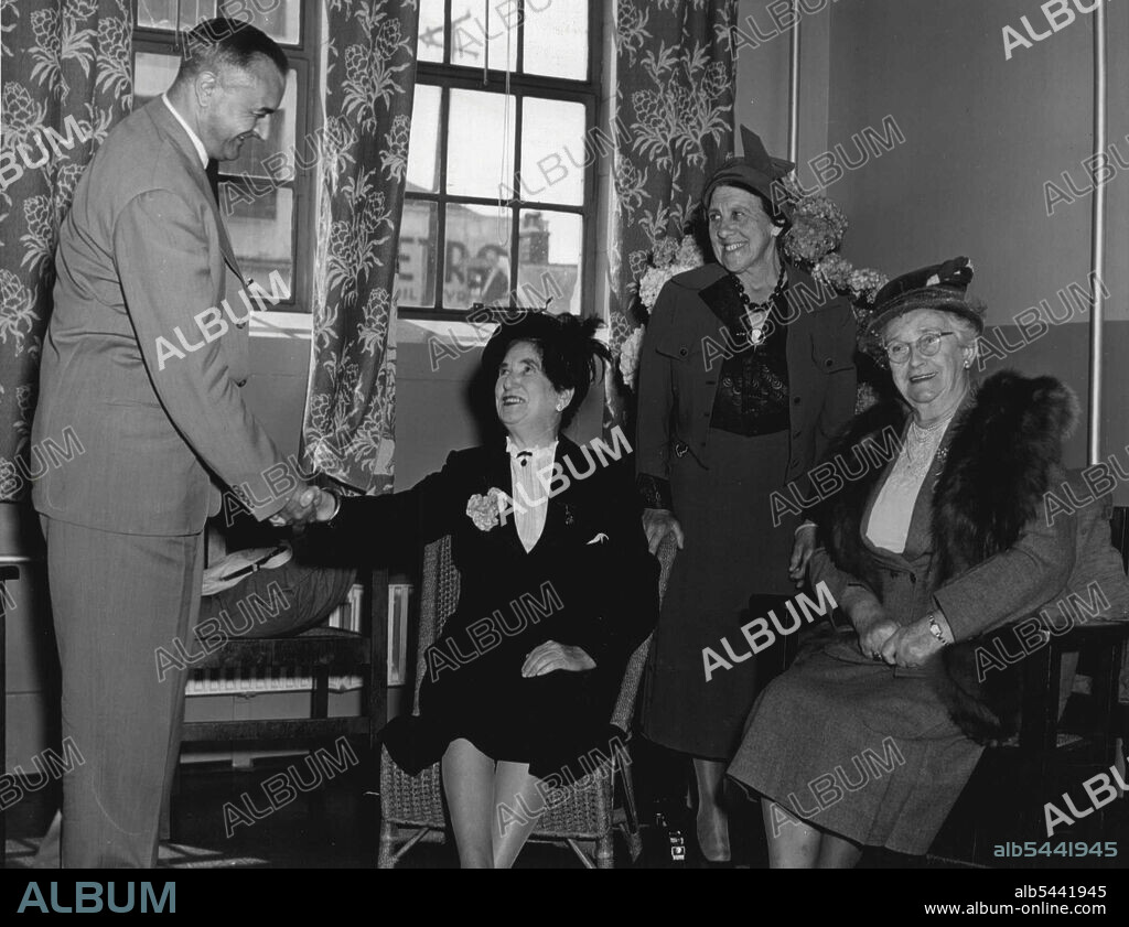 Mr. V. Duckworth Barker, Director of the United Nations Information Centre for Australia and New Zealand, is introduced to the Hon. Mrs. Hilda Ross, New Zealand's Minister for the Welfare of Women and Children. Mr. Duckworth Barker is Observer for United Nations at the sixth conference of the Pan-Pacific Women's Association held at Christchurch, New Zealand, from January 11 to 25. L to R : Mr V. Duckworth Barker, United Nations Observer; Hon. Mrs Hilda Ross, Minister for the Welfare of Women and Children, New Zealand; Miss M. McLean, Christchurch, New Zealand; Senator A. Robertson, Australia. May 12, 1952.