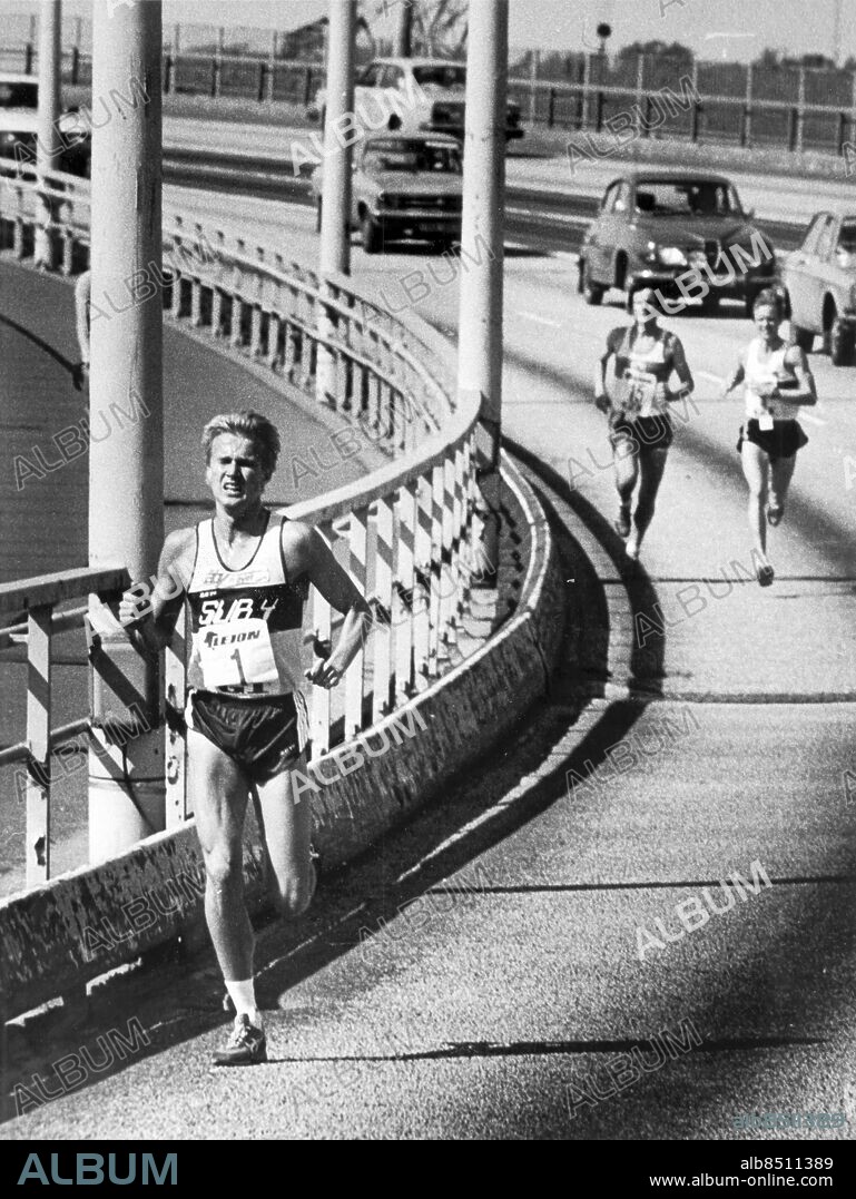 GÖTEBORG 1984-05-13.. Mats Erixon - en av Sveriges mest framgångsrika långdistanslöpare under 1980- och 1990-talen. Erixon innehar även rekordet på flest segrar i Göteborgsvarvet då han vunnit detta fem gånger - här på nedfarten av Göta älvbron under Göteborgsvarvet. *** Local Caption *** GP Foto: Ingvar Svensson / Kamerareportage / TT / Kod: 2524.