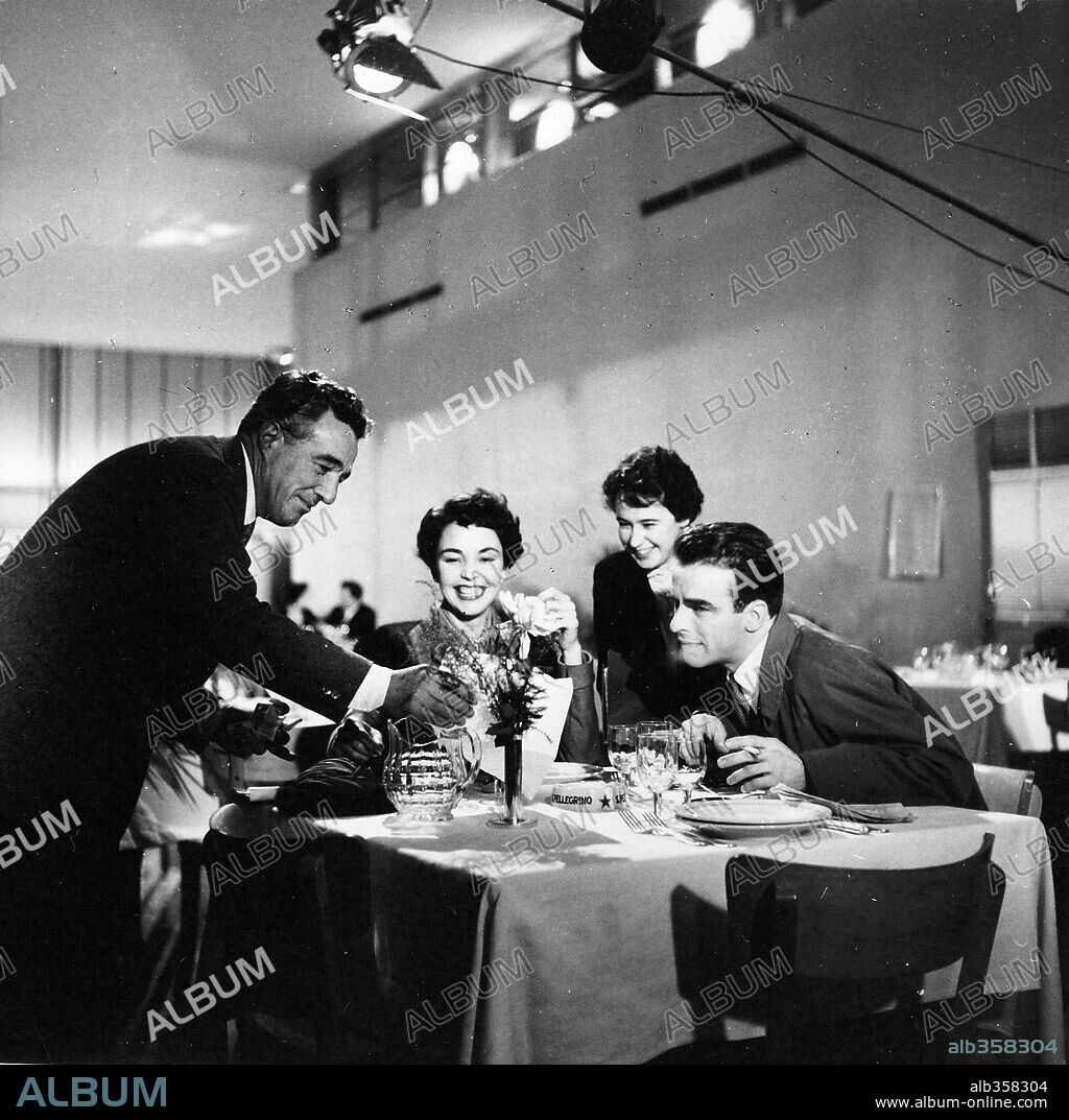 JENNIFER JONES, MONTGOMERY CLIFT and VITTORIO DE SICA in TERMINAL STATION, 1953 (STAZIONE TERMINI), directed by VITTORIO DE SICA. Copyright COLUMBIA PICTURES.