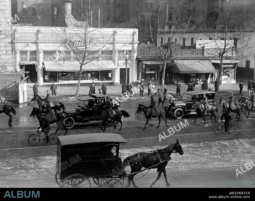 Washington D.C. Street Scene - Child's Restaurant circa 1917.