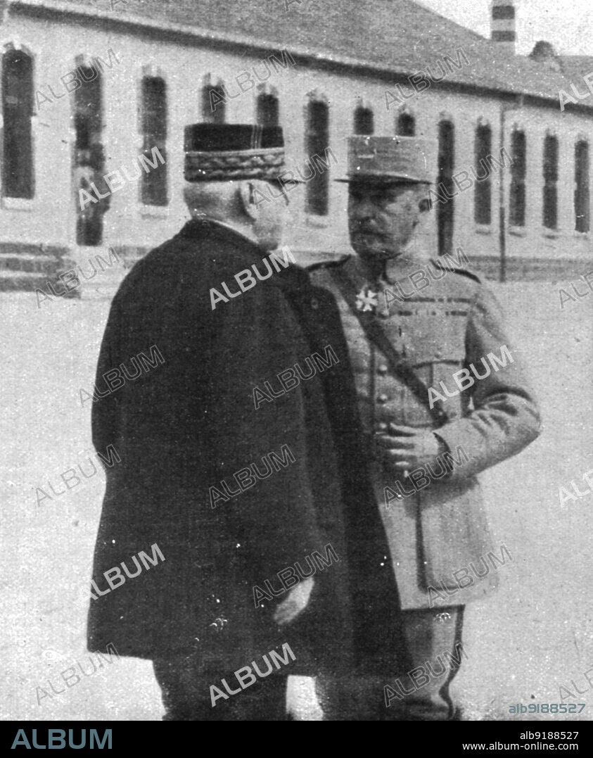 'Le commandement devant Verdun; Le general Joffre et le general Nivelle', 1916. From "Collection de la Guerre IV. L'Illustration Tome CXLVII. La Guerre Janvier, Fevrier, Mars, Avril, Mai, Juin 1916".