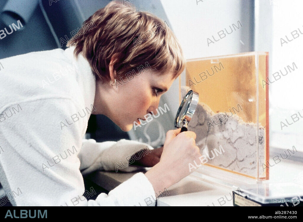 MIA FARROW in JOHN AND MARY, 1969, directed by PETER YATES. Copyright 20TH CENTURY FOX.