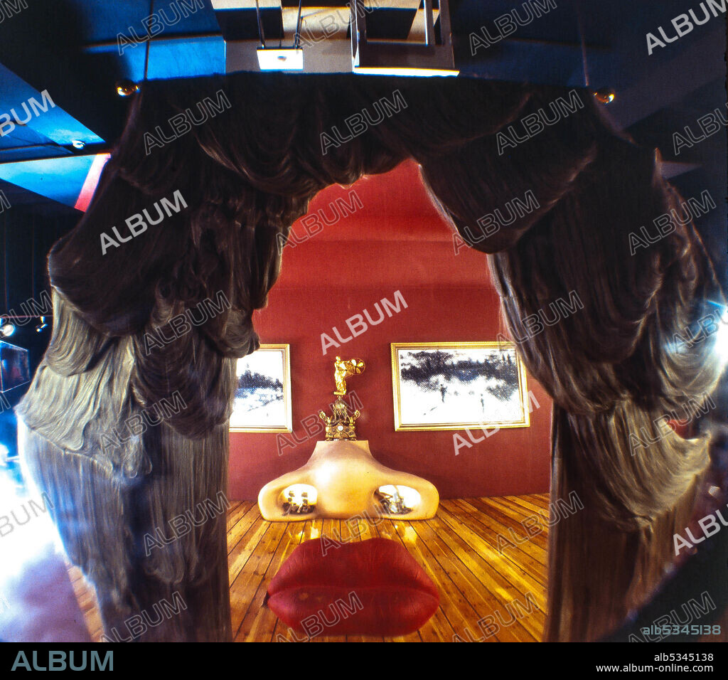 SALVADOR DALÍ. Salvador Dalí / 'Rostro de Mae West utilizado como apartamento' 1974. Teatre Museu Dalí, Figueres.