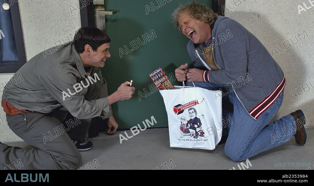JEFF DANIELS y JIM CARREY en DOS TONTOS TODAVIA MAS TONTOS, 2014 (DUMB AND DUMBER TO), dirigida por BOBBY FARRELLY y PETER FARRELLY. Copyright RED GRANITE PICTURES.