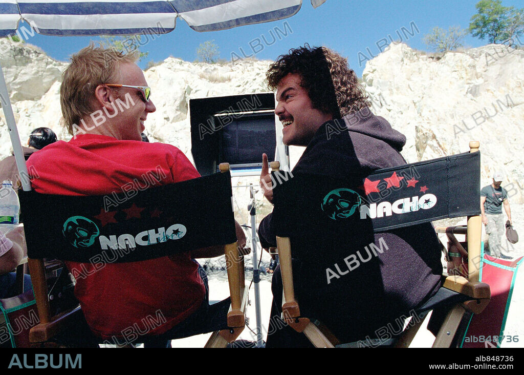JACK BLACK and MIKE WHITE in NACHO LIBRE, 2006, directed by JARED HESS. Copyright PARAMOUNT PICTURES / DAZA, DANIEL.