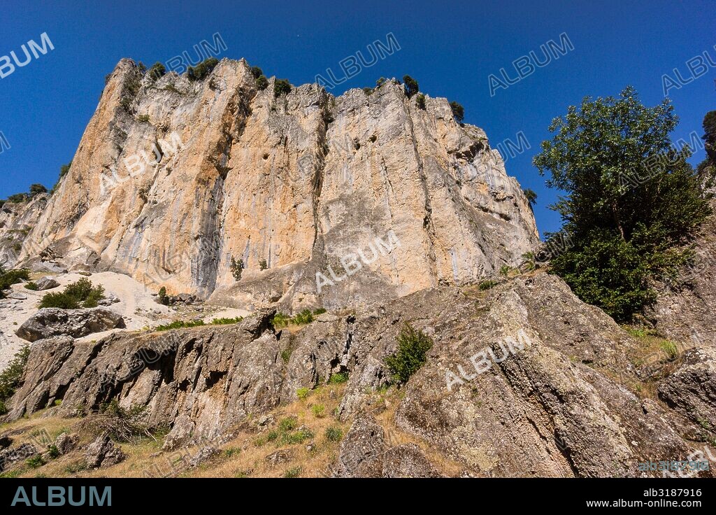 ruta del rio Borosa, tuneles de la central electrica del salto de los Organos, parque natural sierras de Cazorla, Segura y Las Villas, Jaen, Andalucia, Spain.
