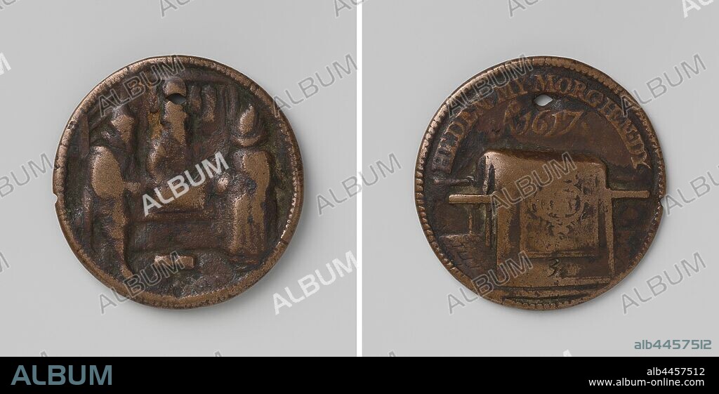 Silk cloth buyers and traders guild of Middelburg, funeral token with no.  3, Brass token with hole in it. Front: cloth merchant, standing behind the  counter in his shop, m - Album alb4457512