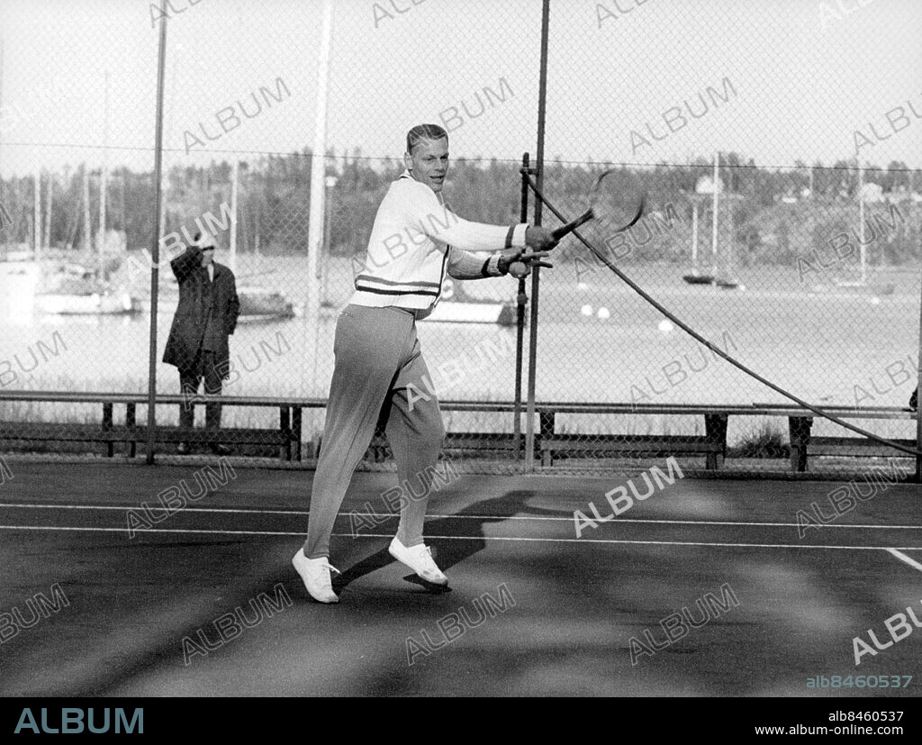 Stockholm 1969-06-05. Ulf Schmidt spelar tennismatch i Saltsjöbaden. Foto: SvD / TT / kod 12014.