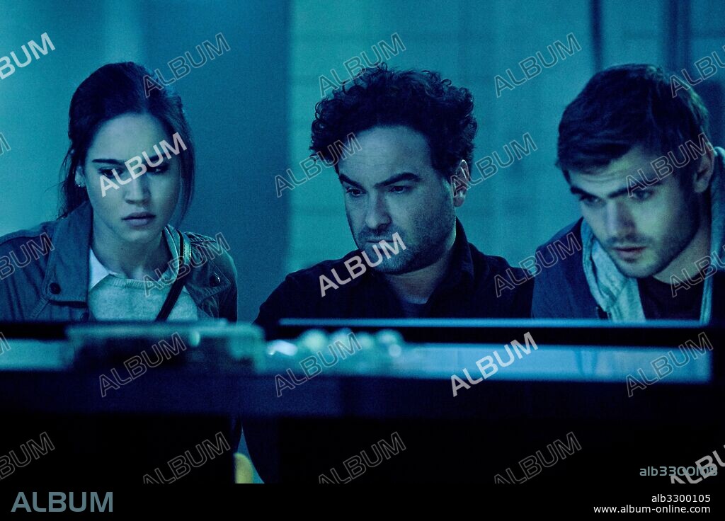 ALEX ROE, JOHNNY GALECKI and MATILDA LUTZ in RINGS, 2016, directed by F. JAVIER GUTIERREZ. Copyright BENDERSPINK/MACARI/EDELSTEIN/PARKES MACDONALD IMAGE NATION.