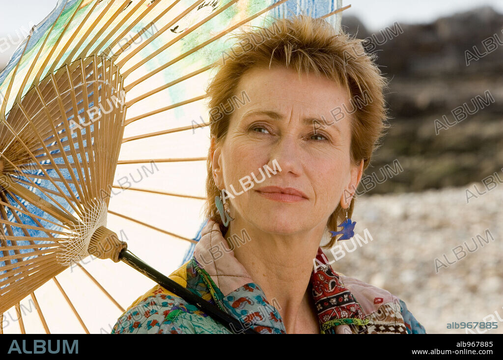 KATHY BAKER en CONOCIENDO A JANE AUSTEN, 2007 (THE JANE AUSTEN BOOK CLUB), dirigida por ROBIN SWICORD. Copyright MOCKINGBIRD PICTURES/JOHN CALLEY PRODUCTIONS.