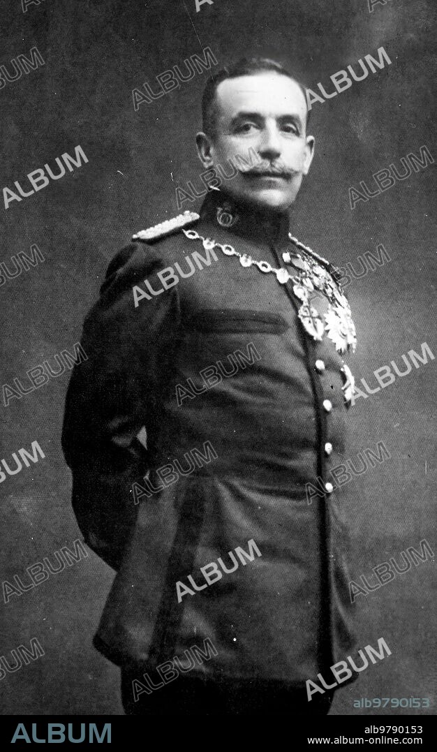 Julio 1915. El general de Brigada, D. José Villalba Riquelme, ilustre militar de esclarecido talento autor de Varias Obras y ex director de la academia de Infantería, que ha Sido nombrado recientemente subinspector general de Melilla y Empieza su mando Protegiendo el trabajo de la clase Obrera y Dictando Reformas para el arreglo y embellecimiento de la plaza.