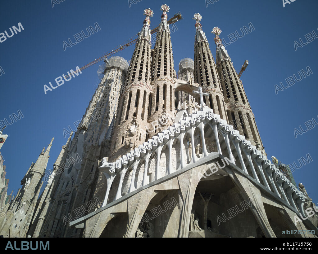 ETHEL DAVIES. The Sagrada Familia Basilica, the unfinished Catholic Church designed by the Catalan Modernist architect Antonio Gaudi and still under construction, Barcelona, Spain, 2020.