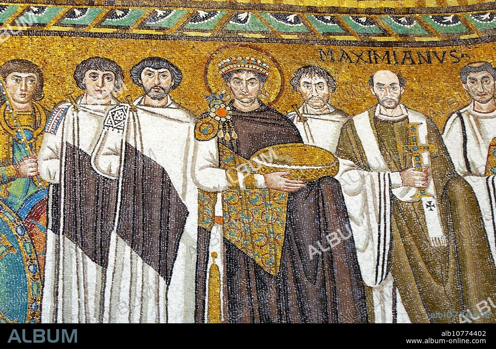 Mosaico del siglo VI del emperador Justiniano y su corte, en la Basílica de San Vital en Rávena, Ravenna,.