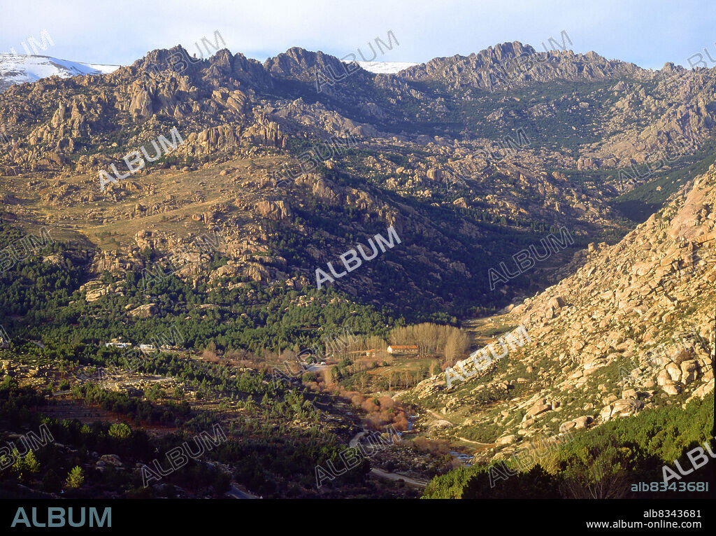 VISTA DEL CIRCO DE LA PEDRIZA EN LA SIERRA DE GUADARRAMA - FOTO AÑOS 80.