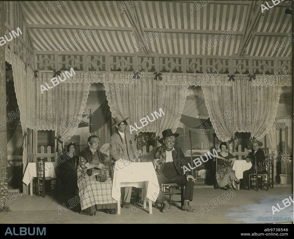 Madrid, 30/10/1926. «Seguidilla gitana», zarzuela en dos actos, original de Muñoz Seca y Pérez Fernández, música del maestro Barrios, estrenada en el teatro Apolo.