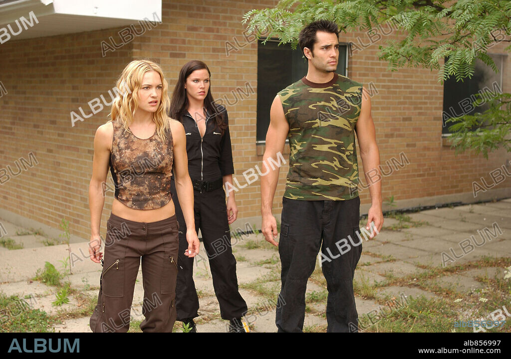 KAREN CLICHE, VICTOR WEBSTER und VICTORIA PRATT in MUTANT X-TV, 2001, unter der Regie von AVI ARAD. Copyright FIREWORKS ENTERTAINMENT.