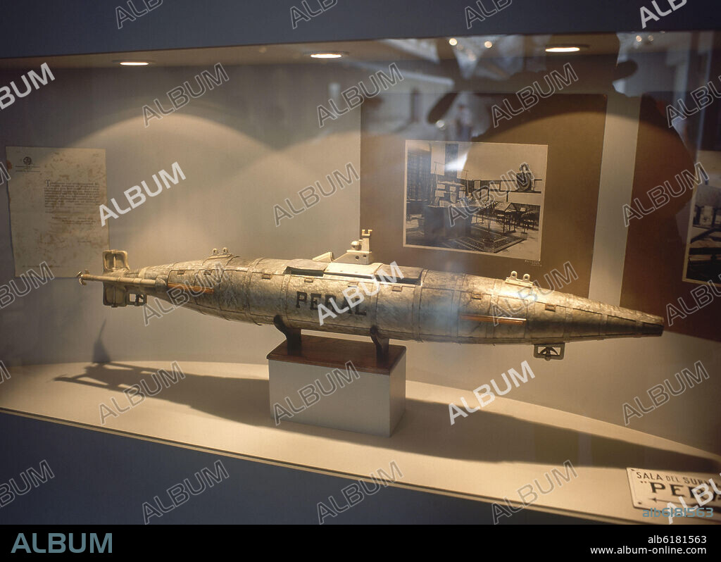 ISAAC PERAL (1851-1895). MAQUETA DEL TORPEDERO SUBMARINO PERAL.
