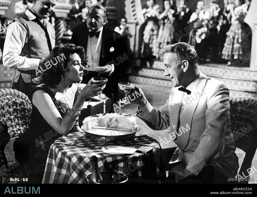 ALEC GUINNESS and YVONNE DE CARLO in THE CAPTAIN'S PARADISE, 1953, directed by ANTHONY KIMMINS. Copyright LONDON FILMS.