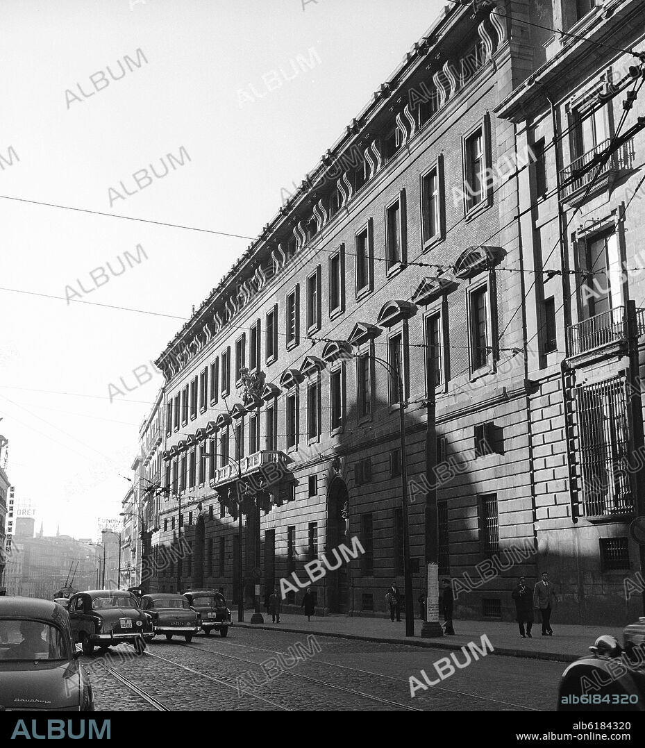 FRANCESCO SABATINI. MINISTERIO DE HACIENDA SITUADO EN LA CALLE ALCALA - ANTIGUA REAL CASA ADUANAS - 1769 - FOTOGRAFIA EN BLANCO Y NEGRO - AÑOS 60.