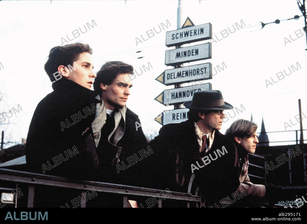 CHRISTIAN BALE and ROBERT SEAN LEONARD in SWING KIDS, 1993, directed by THOMAS CARTER. Copyright HOLLYWOOD PICTURES.