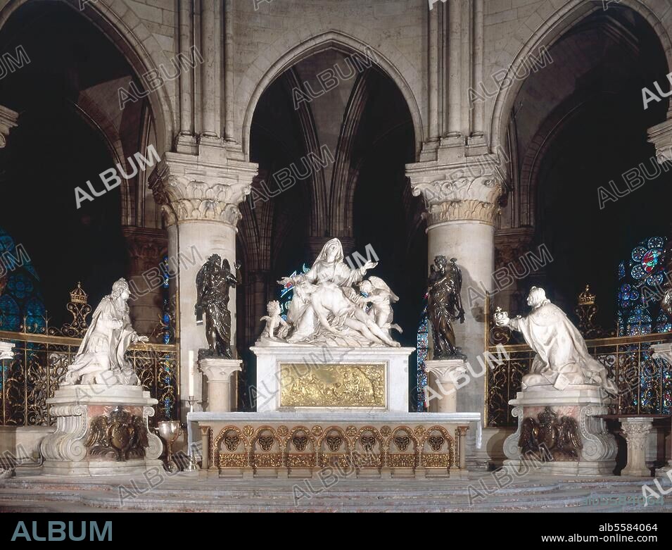 Paris (France), Cathédrale Notre-Dame, High Altar, (1712-28; Arch.: Robert de Cotte). - "Vierge de compassion" (Pietà), 1725, by Nicolas Coustou (1658-1733); right:. Ludwig XIII. by Guillaume Coustou (1677-1746); left: Louis XIV., 1716, by Antoine Coysevox (1640-1720).