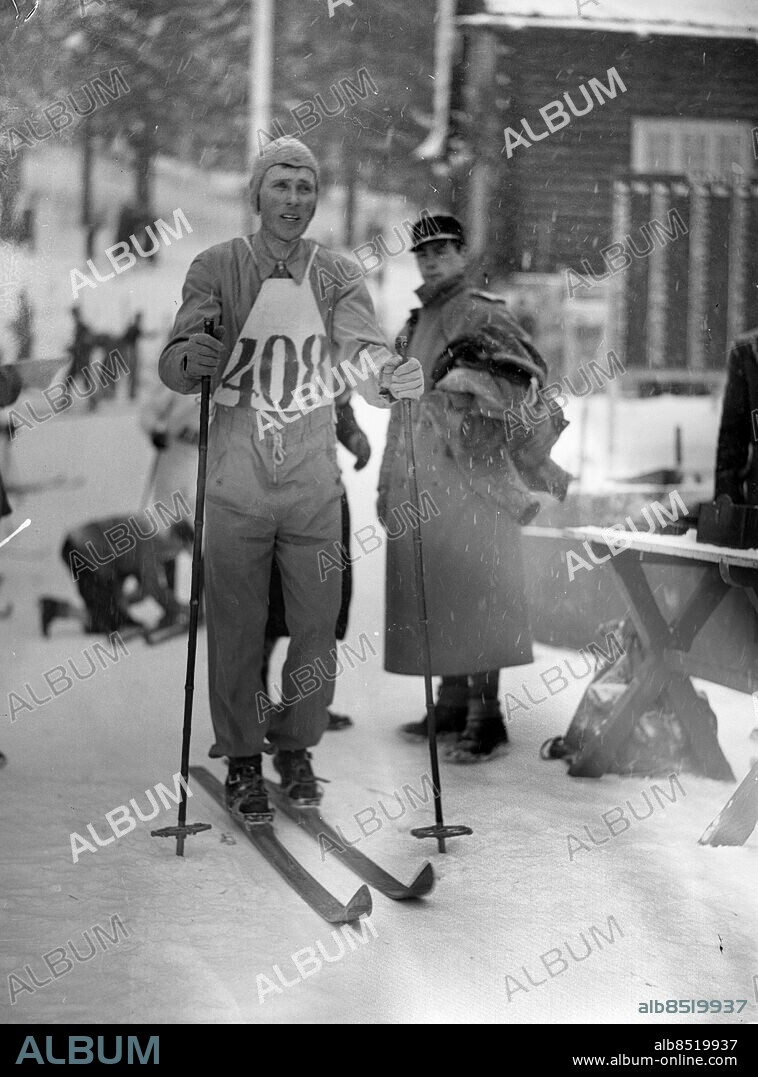 Oslo - Norge - Holmenkollen - Backhoppning och skidtävlingar - vi ser Ringstad (e.likn) Bäste norrmannen på 17 km - Ringstad - går här i mål - 1937-02-01 *** Local Caption *** GT Låda 1937-feb-01. KAMERAREPORTAGE.