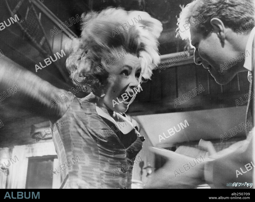 ELIZABETH TAYLOR and GEORGE SEGAL in WHO'S AFRAID OF VIRGINIA WOOLF?, 1966, directed by MIKE NICHOLS. Copyright WARNER BROTHERS.