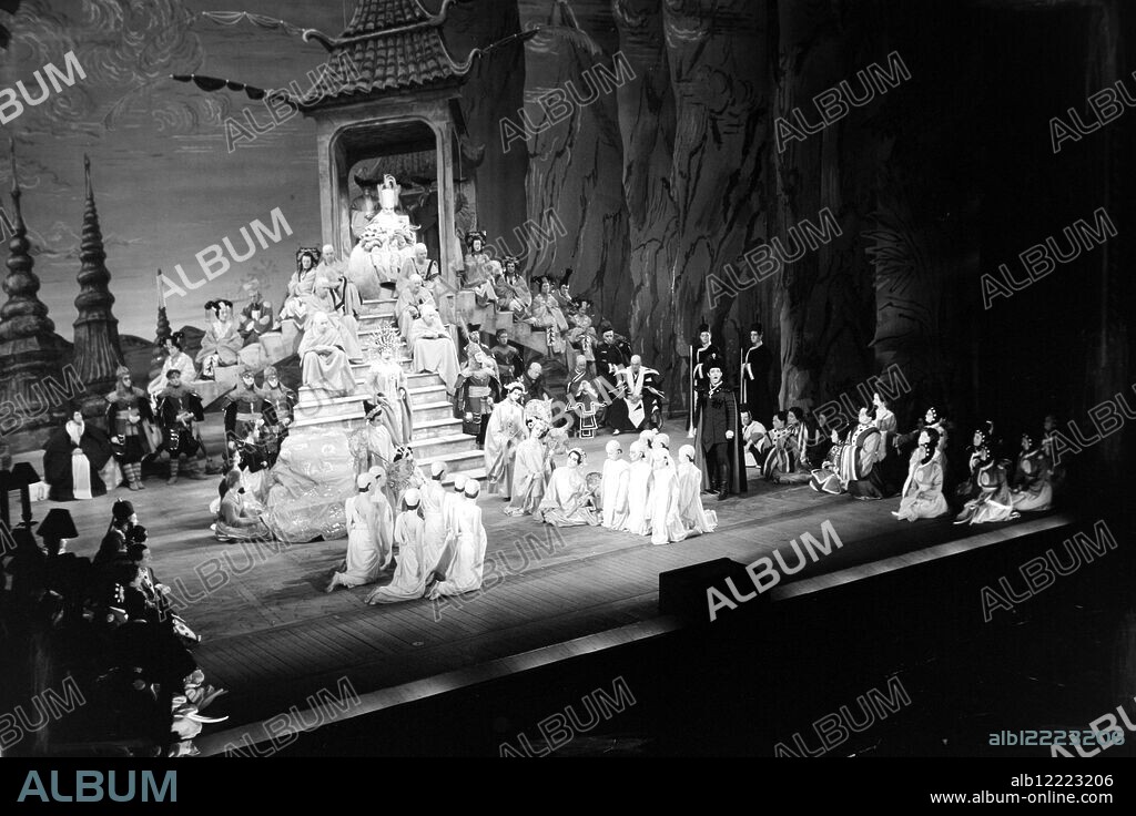 JOSEPH WARD AND AMY SHUARD IN TURANDOT OPERA IN LONDON / ;. 25 FEBRUARY 1963.